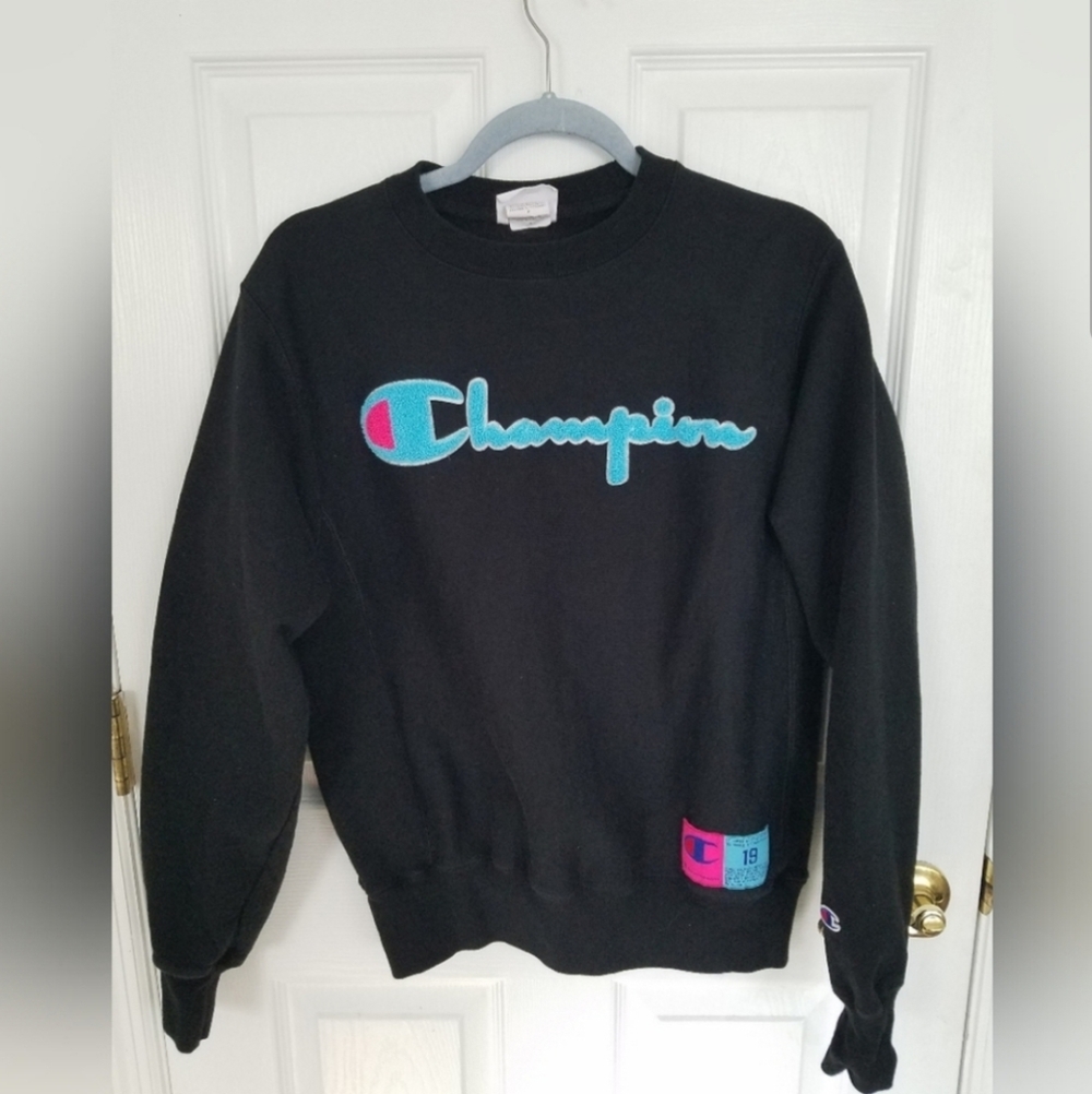 Champion Reverse Weave Crew Neck Sweatshirt  Black  Chenille Logo Size Small